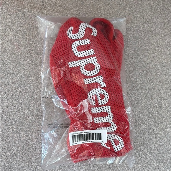 Supreme Red Mesh Balaclava - Picture 1 of 2